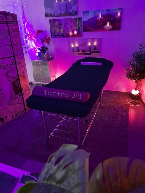 Intimate massage Escort Pampierstad